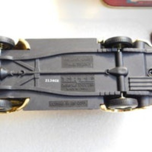 ERTL HERSHEY'S 1950 DIE CAST CHEVY VAN COLLECTIBLE - Picture 10 of 11